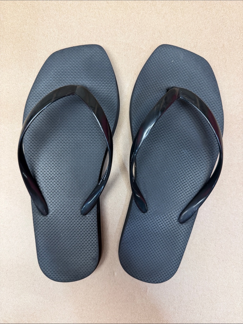 Shade & Shore Women's Black Gloss Flip Flops